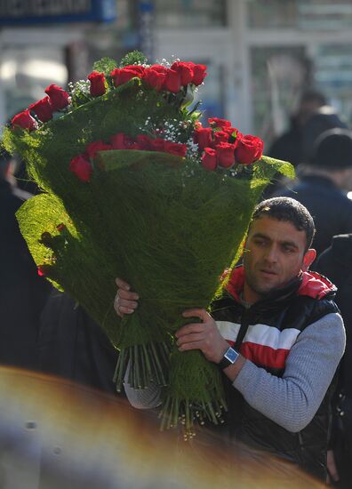 Продажа цветов к празднику 8 Марта в Москве