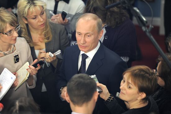 В.Путин поздравил россиянок с наступающим 8 Марта