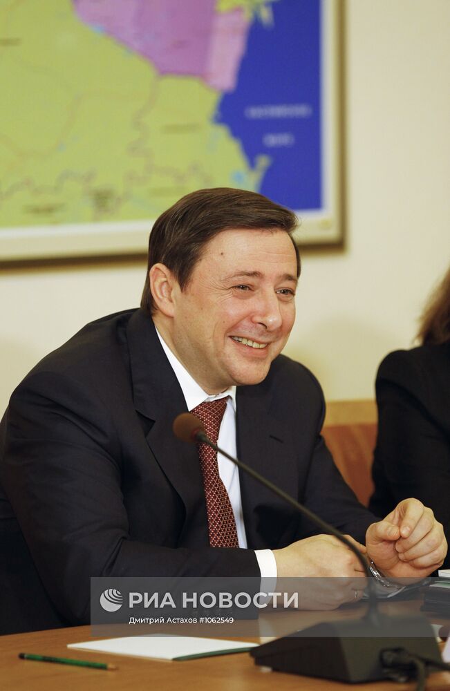 Александр Хлопонин