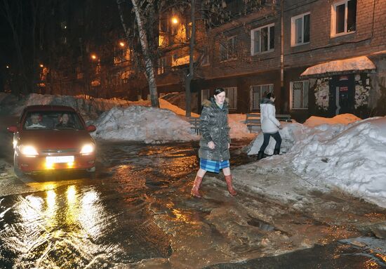 Затопление центральной улицы Ижевска из-за аварии водопровода