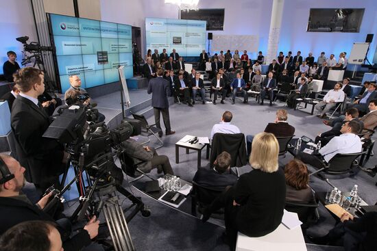 Д.Медведев провел встречу в формате Открытого правительства