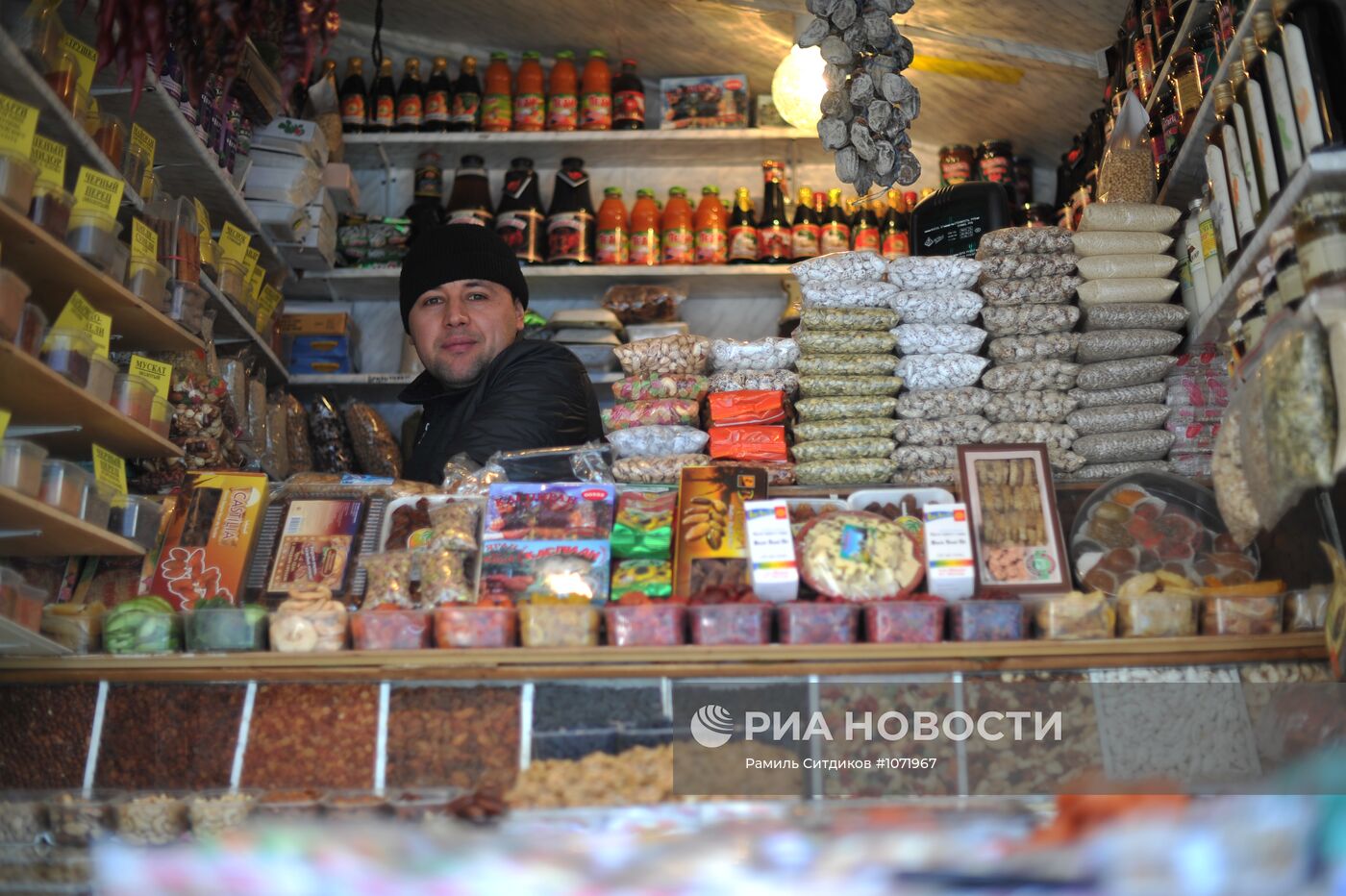Демонтаж торговых палаток на Усачевском рынке в Москве