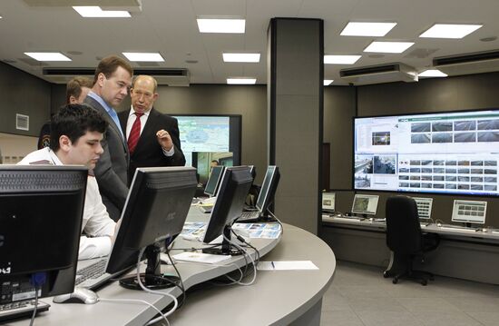 Д.Медведев посетил ситуационный центр ГИБДД по Москве
