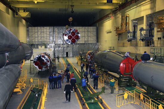 На Байконуре ведется подготовка к пускам космических кораблей