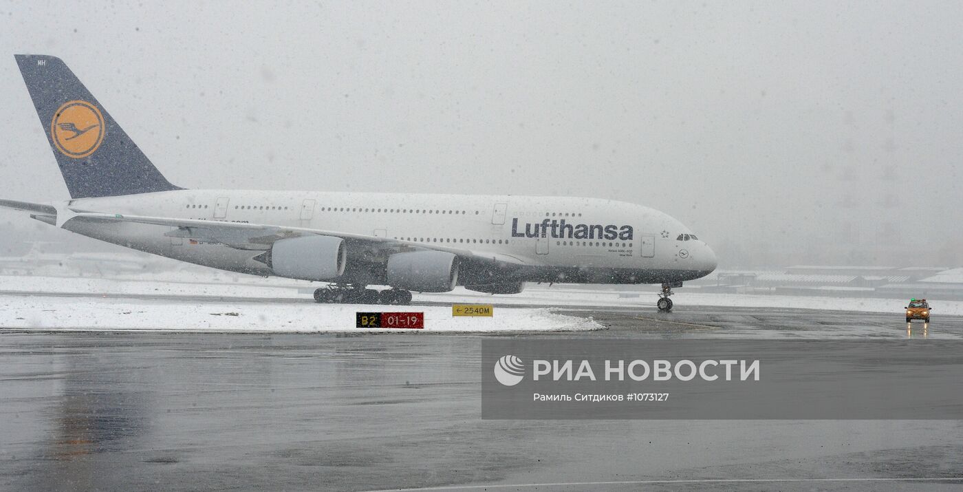 Прилет авиалайнера Lufthansa A380 в аэропорт "Внуково"