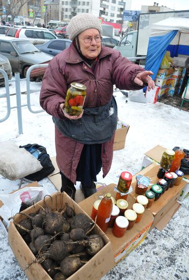Работа Птичьего рынка в Челябинске
