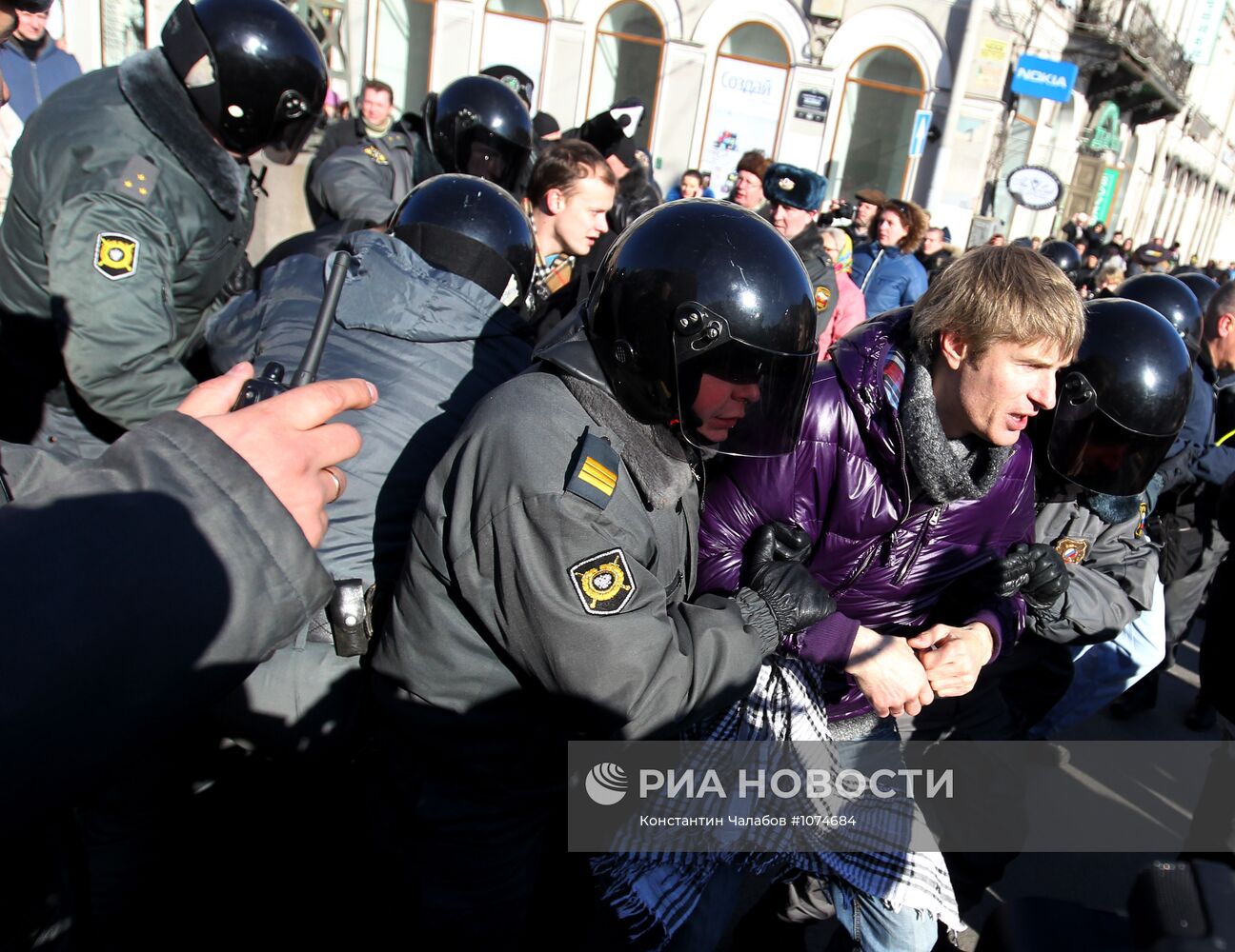 Митинг оппозиции на Конюшенной площади в Санкт-Петербурге