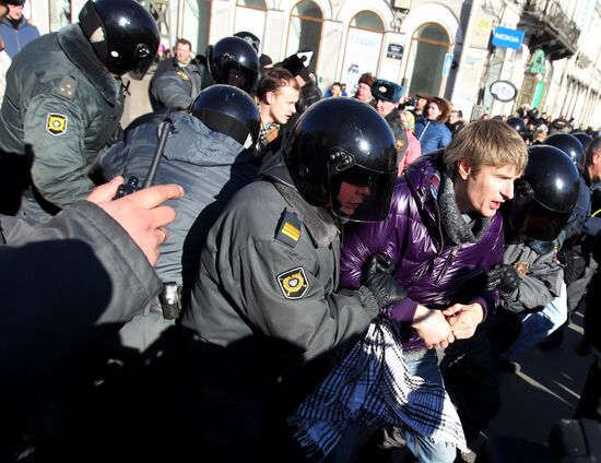 Митинг оппозиции на Конюшенной площади в Санкт-Петербурге