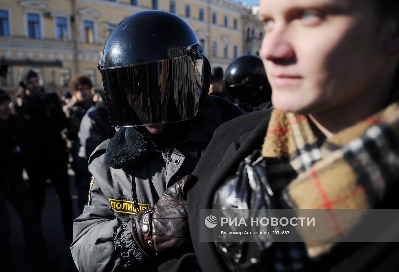 Митинг оппозиции на Конюшенной площади в Санкт-Петербурге