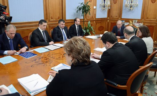 Владимир Путин провел совещание по вопросу реализации ФЦП