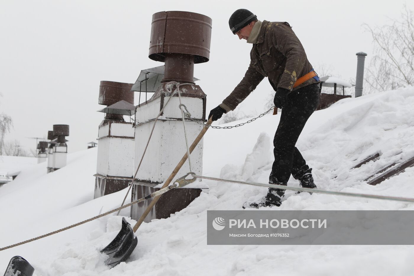 Очистка крыш от снега и наледи