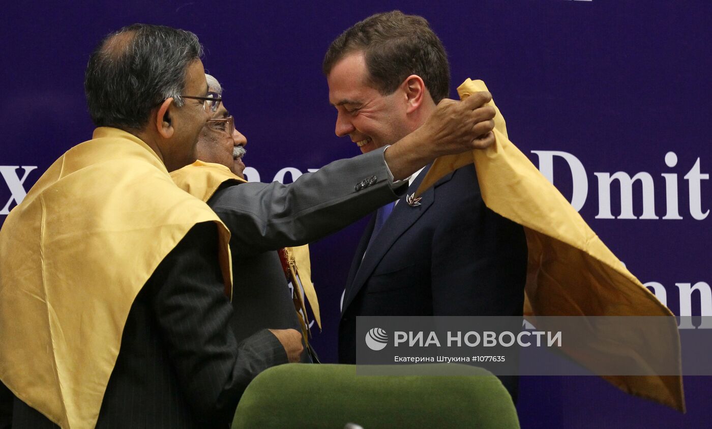 Д.Медведев стал почетным доктором философии университета в Индии