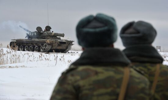 Учения 4-й отдельной танковой бригады Западного военного округа