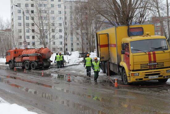 Очистка от мусора ливневой канализации в Казани