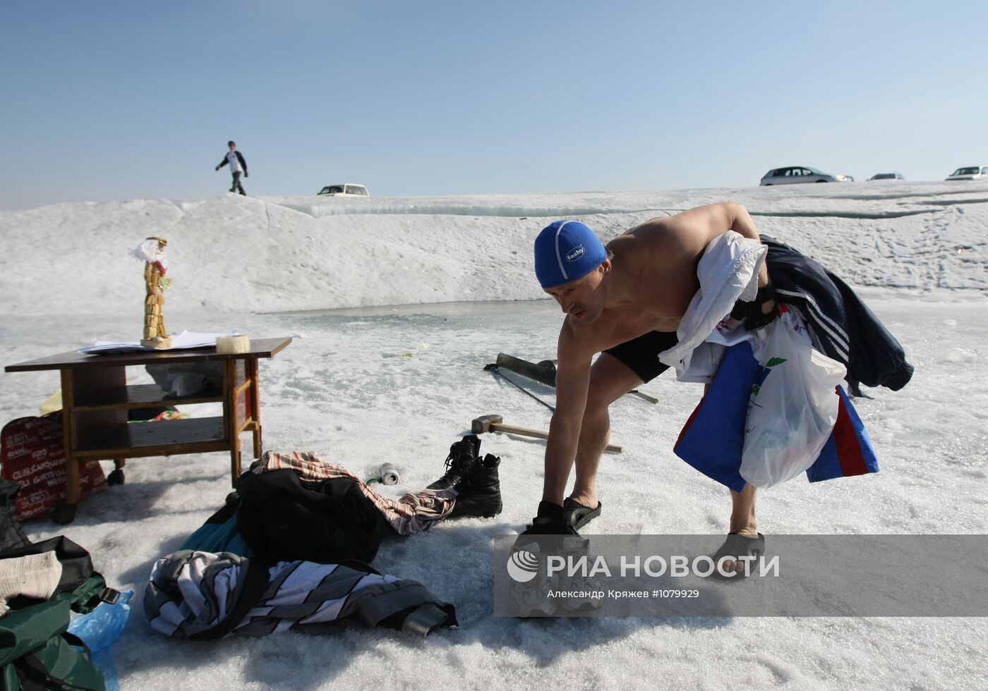 Соревнования по плаванию в ледяной воде в Бердском заливе