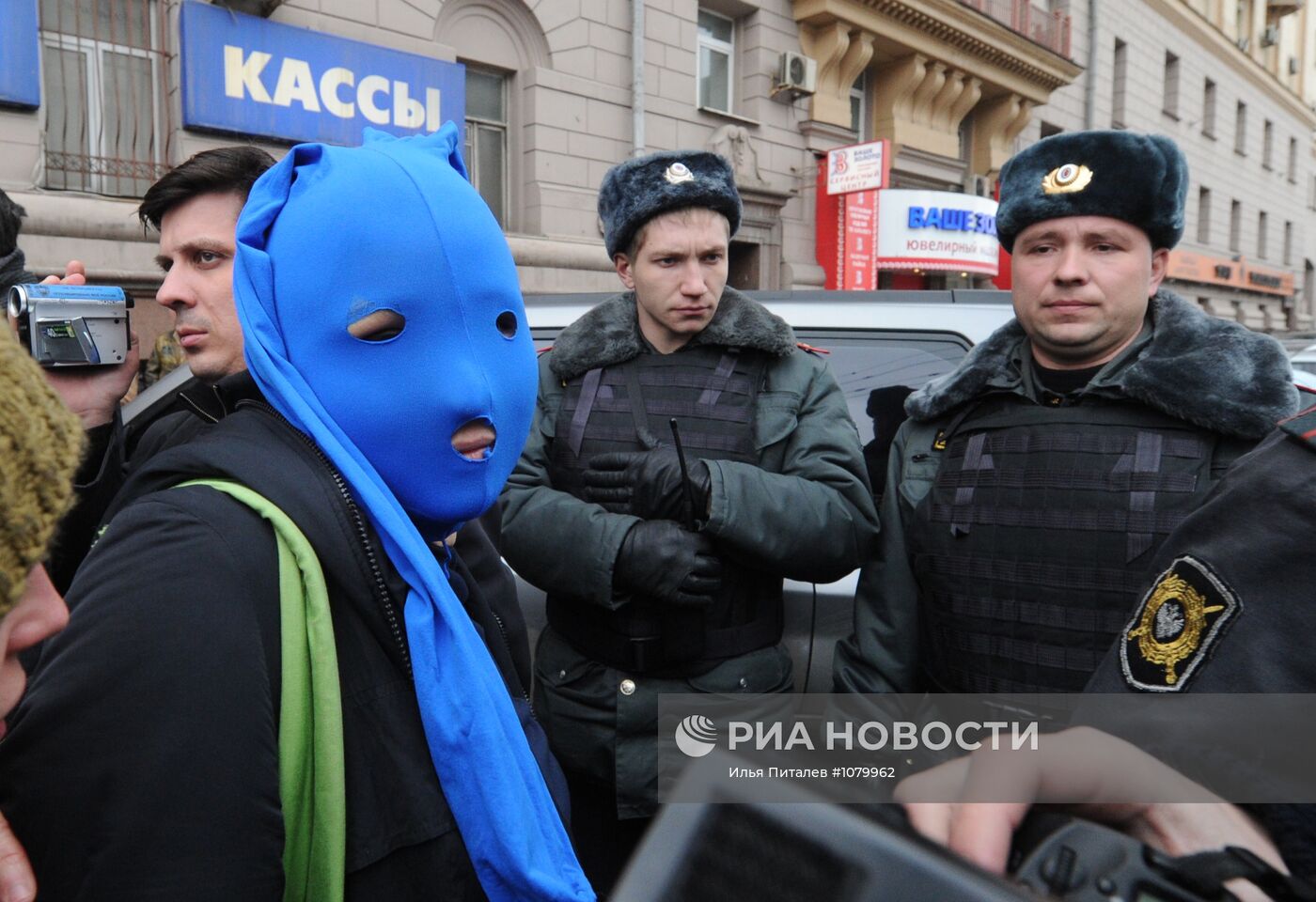 Акция Party Riot Bus в поддержку группы Pussy Riot