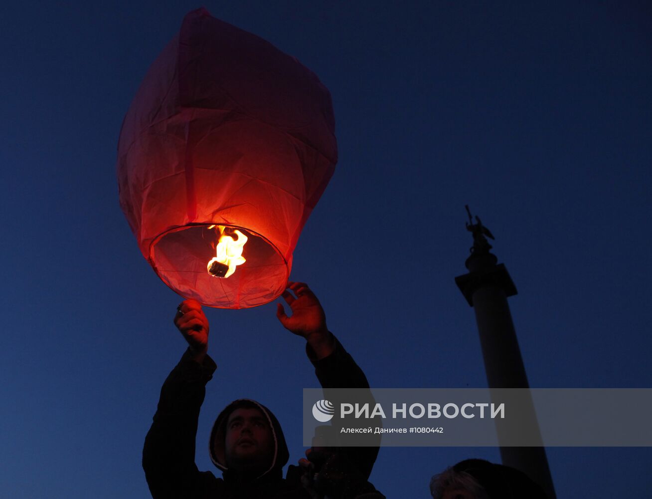 Акция "Час Земли" на Дворцовой площади