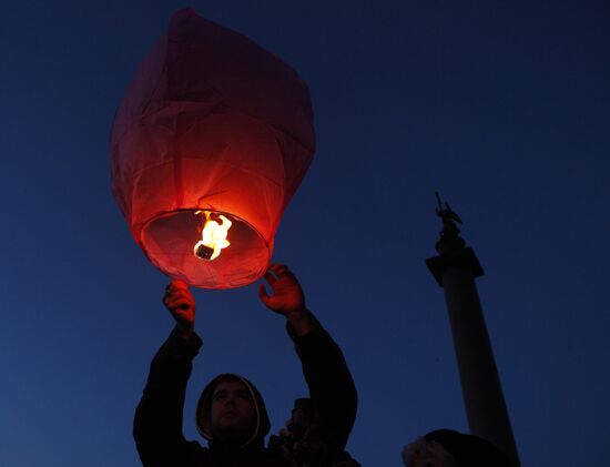 Акция "Час Земли" на Дворцовой площади