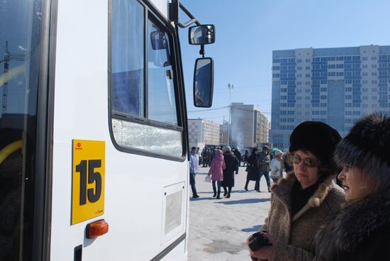 Тактильные таблички для незрячих на автобусах Якутска