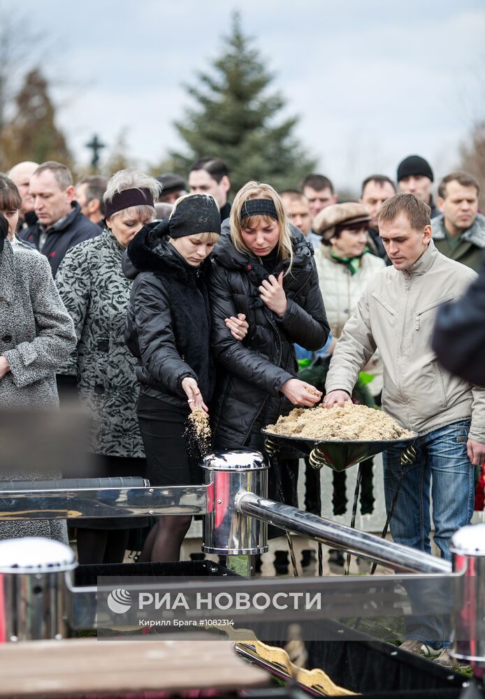 Похороны майора Сергея Солнечникова в городе Волжском