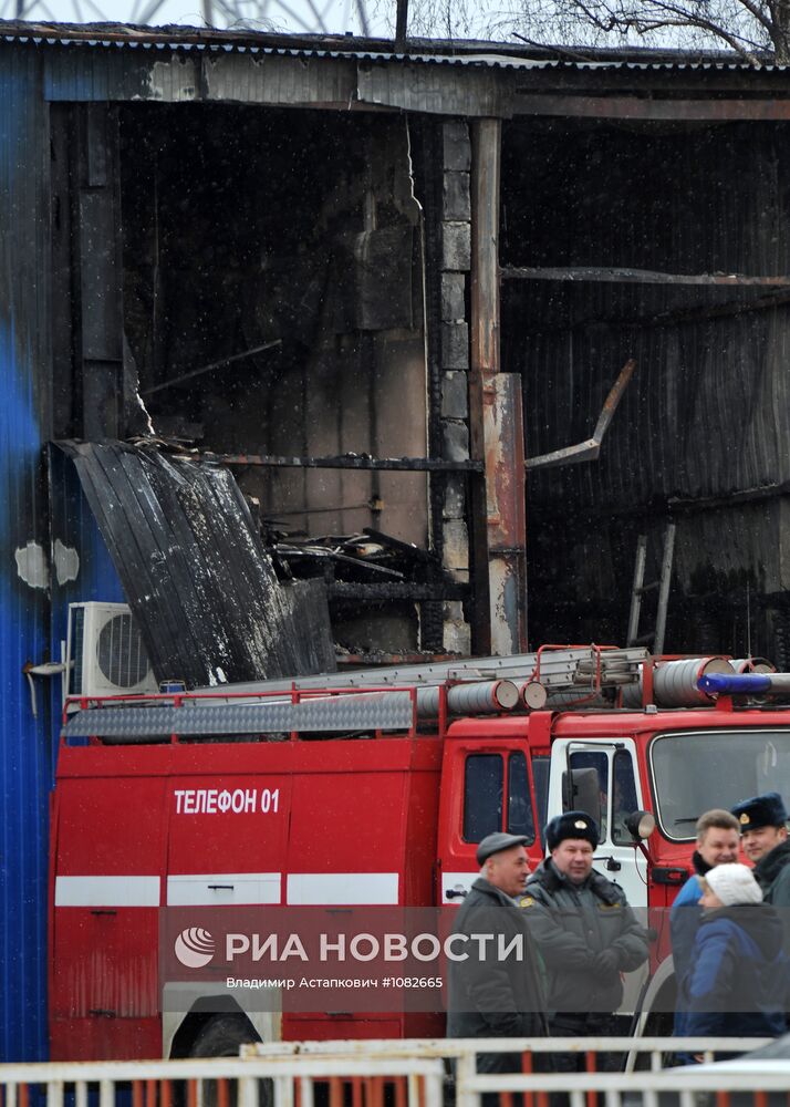 Последствия пожара на Качаловском рынке в Москве