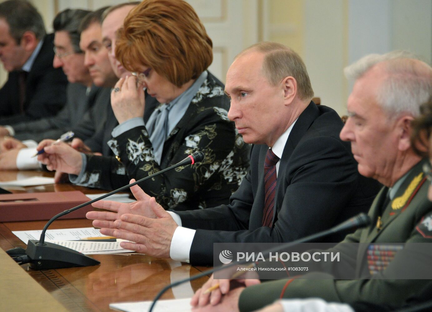 В.Путин встретился с членами координационного совета ОНФ