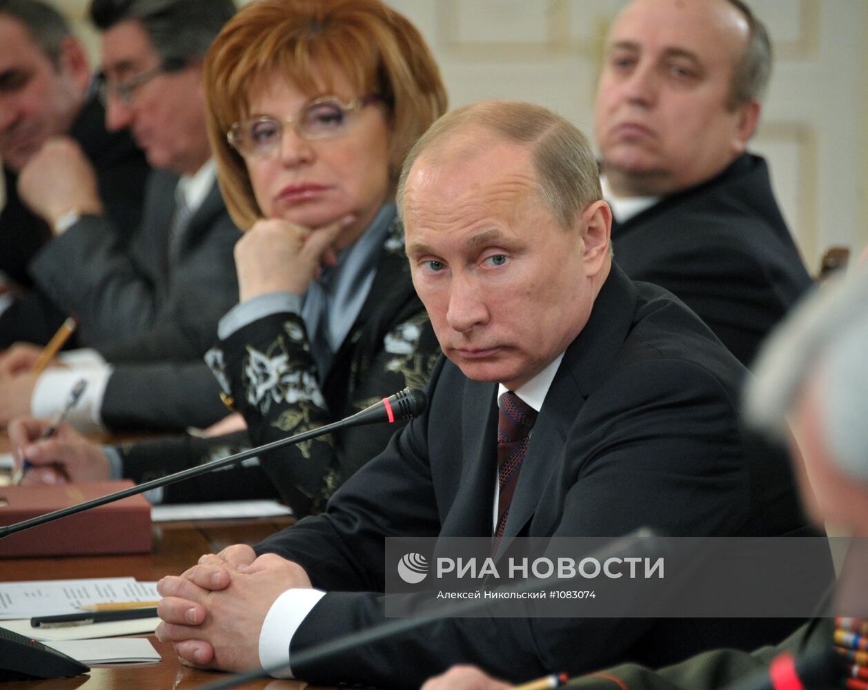 В.Путин встретился с членами координационного совета ОНФ