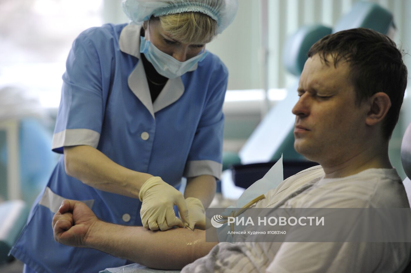 Сдача крови для пострадавших при крушении самолета ATR-72