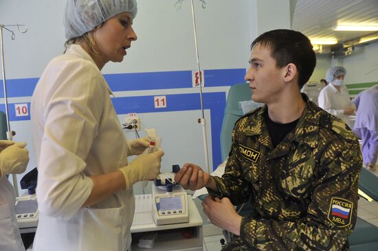 Сдача крови для пострадавших при крушении самолета ATR-72