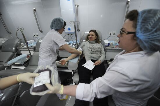 Сдача крови для пострадавших при крушении самолета ATR-72