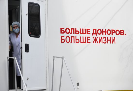 Сдача крови для пострадавших при крушении самолета ATR-72