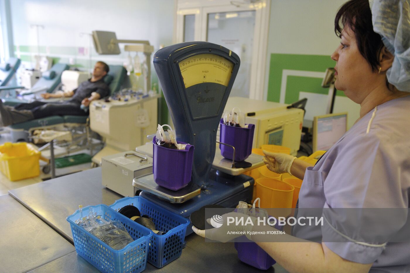 Сдача крови для пострадавших при крушении самолета ATR-72