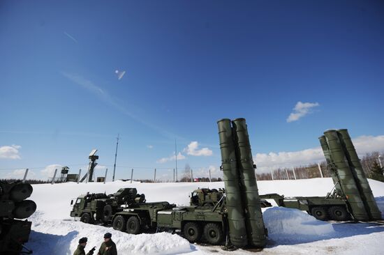 Боевое дежурство ЗРК С-400 "Триумф" в Московской области