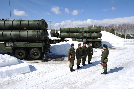 Боевое дежурство ЗРК С-400 "Триумф" в Московской области