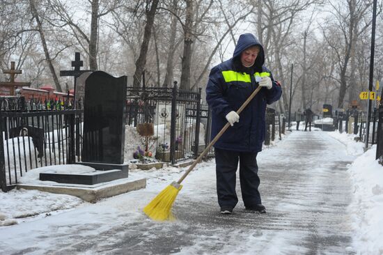 Благоустройство городских кладбищ к Пасхе