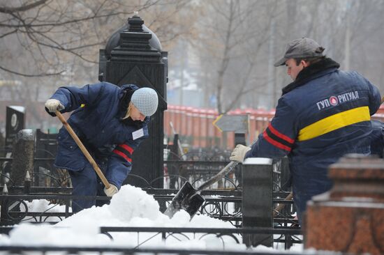 Благоустройство городских кладбищ к Пасхе