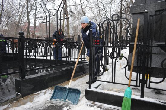 Благоустройство городских кладбищ к Пасхе