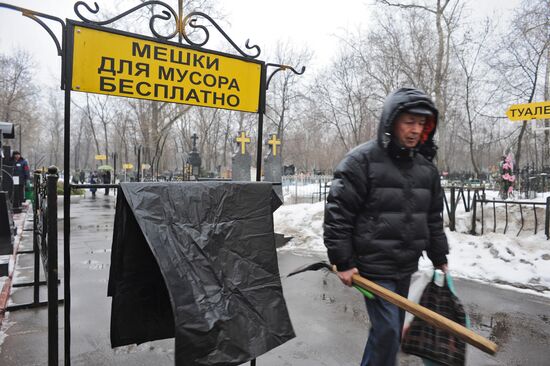 Благоустройство городских кладбищ к Пасхе