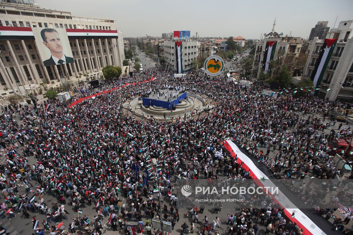 Митинг в поддержку действующей власти в Сирии