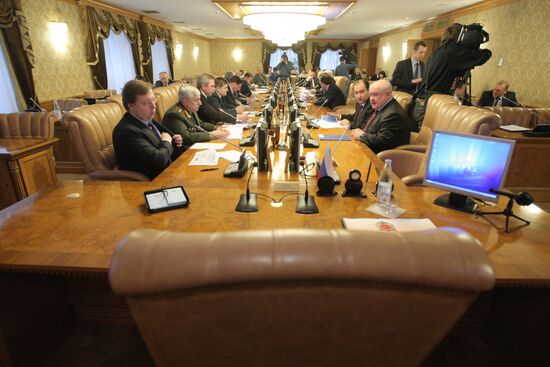 Дмитрий Рогозин проводит совещание в Москве
