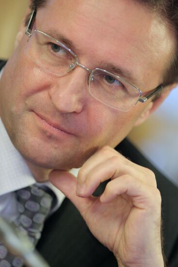 Дмитрий Рогозин проводит совещание в Москве