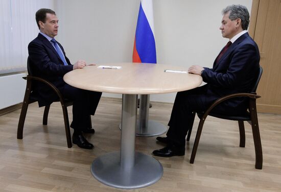 Встреча Дмитрия Медведева с Сергеем Шойгу в Троицке