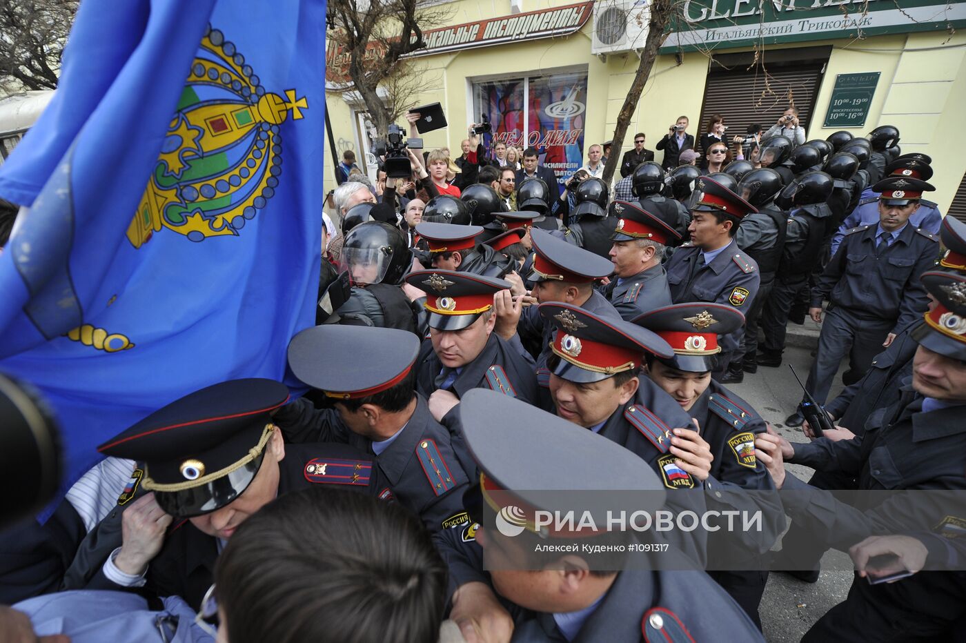 Поездка С.Миронова и Н.Левичева в Астрахань