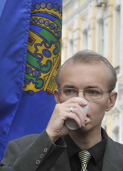 Поездка С.Миронова и Н.Левичева в Астрахань