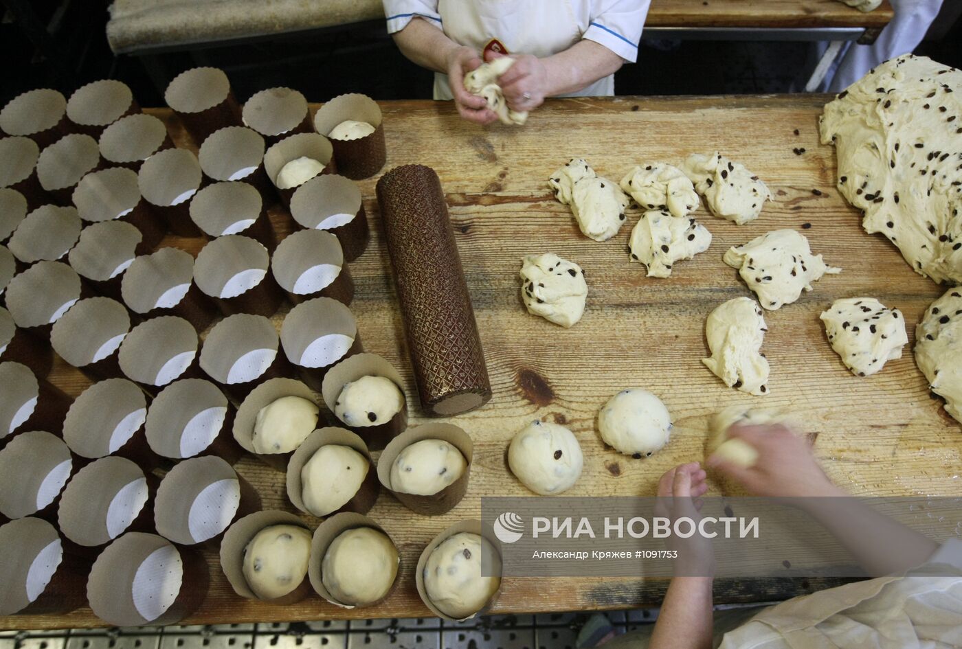 Выпечка пасхальных куличей в Новосибирске