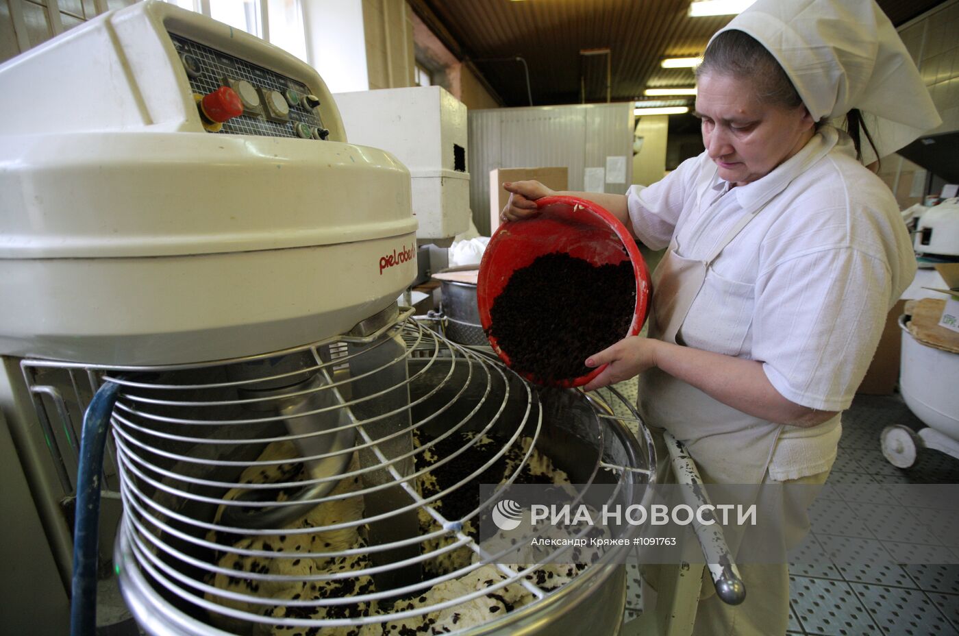 Выпечка пасхальных куличей в Новосибирске