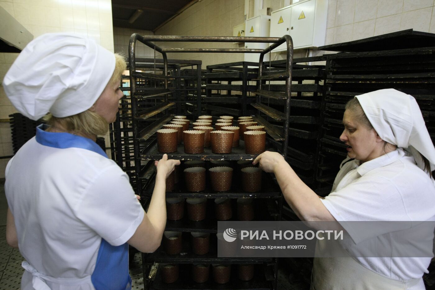 Выпечка пасхальных куличей в Новосибирске