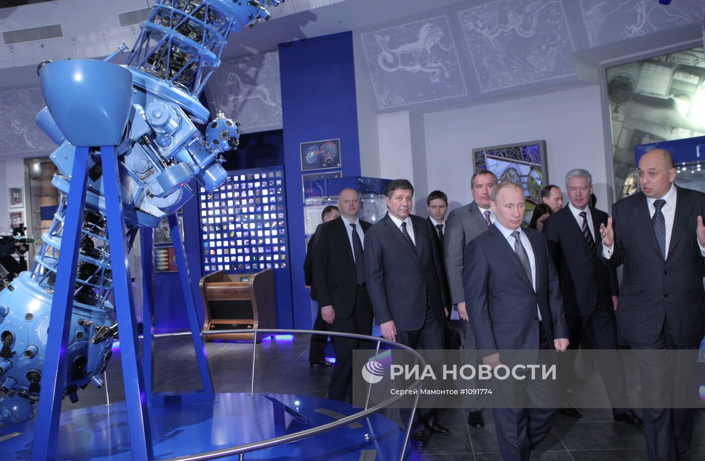 В.Путин в День космонавтики посетил Московский планетарий