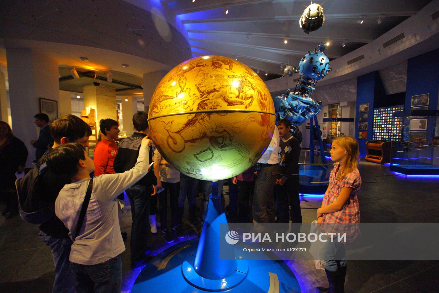 Московский планетарий в День космонавтики