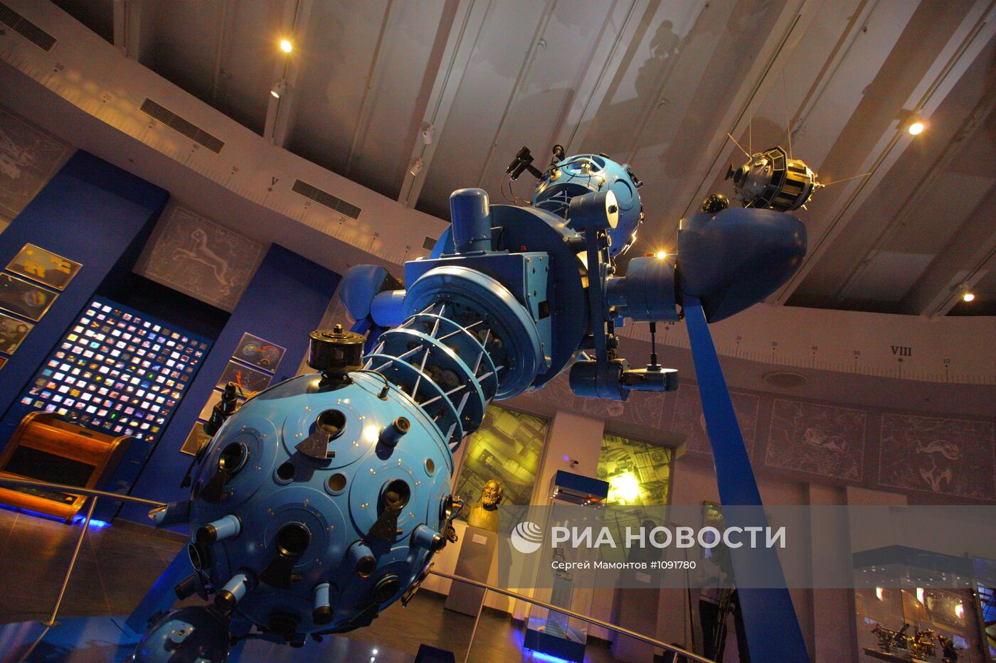 Московский планетарий в День космонавтики
